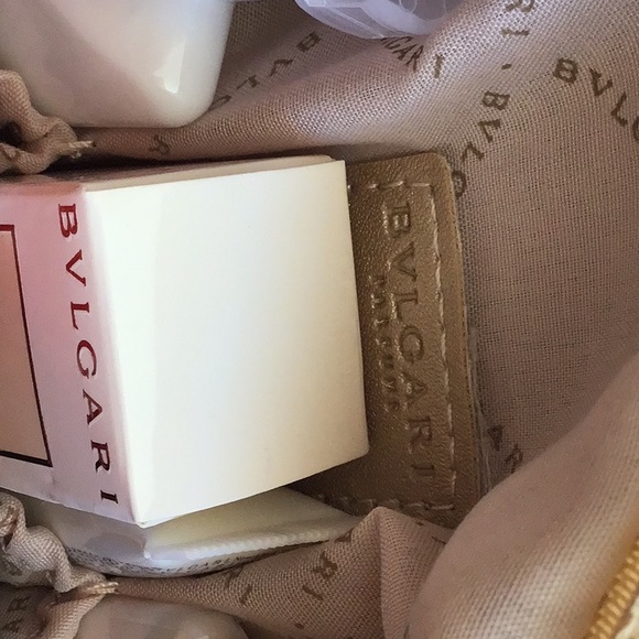 Emirates business class Bvlgari toiletry bag - Picture 4 of 4